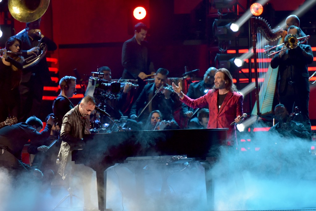 2015 Premios Lo Nuestros Awards - Show