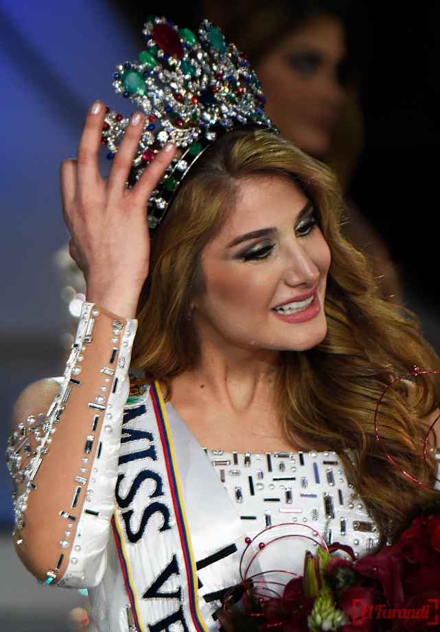 Mariam Habach is crowned Miss Venezuela 2015 after being elected in Caracas on October 9, 2015. AFP PHOTO/ JUAN BARRETO