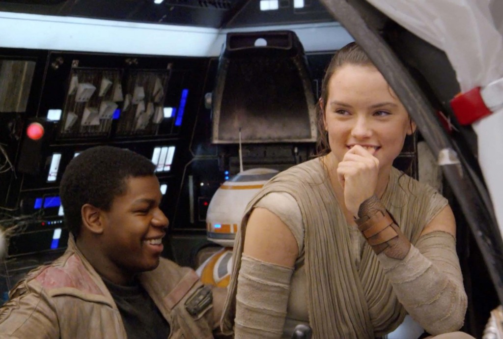 Daisy Ridley y John Boyega 