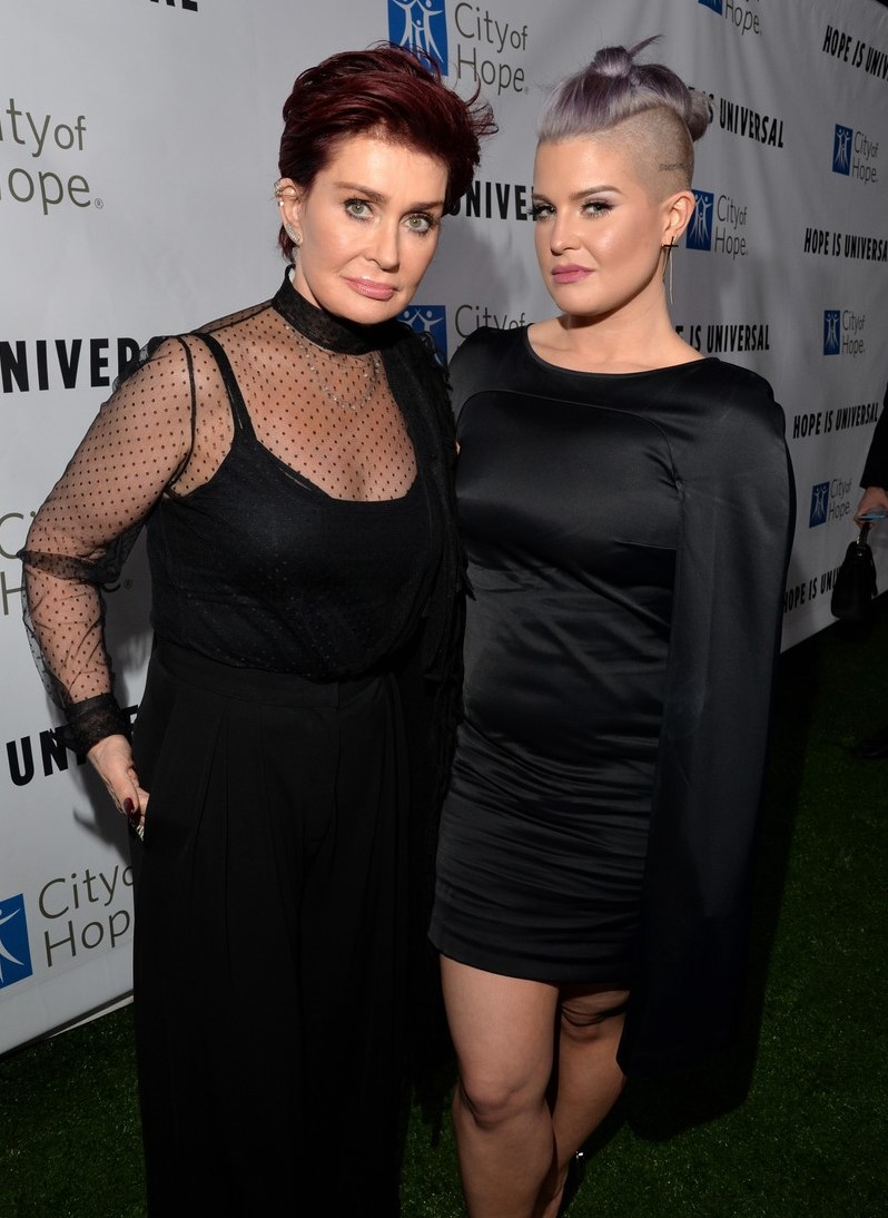 SANTA MONICA, CA - NOVEMBER 05:  TV personalities Sharon Osbourne and Kelly Osbourne attend the City Of Hope 2015 Spirit Of Life Gala, Honoring UMG Chairman And CEO Lucian Grainge at Santa Monica Civic on November 5, 2015 in Santa Monica, California.  (Photo by Lester Cohen/Getty Images for City of Hope)
