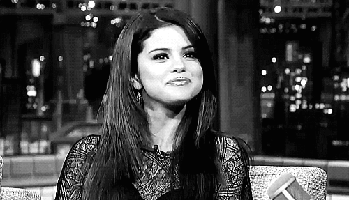 risa_gif_selena