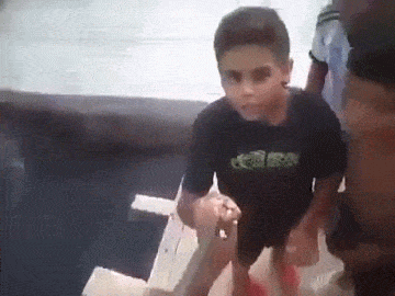 Esto se va descontrolar GIF sorpresa