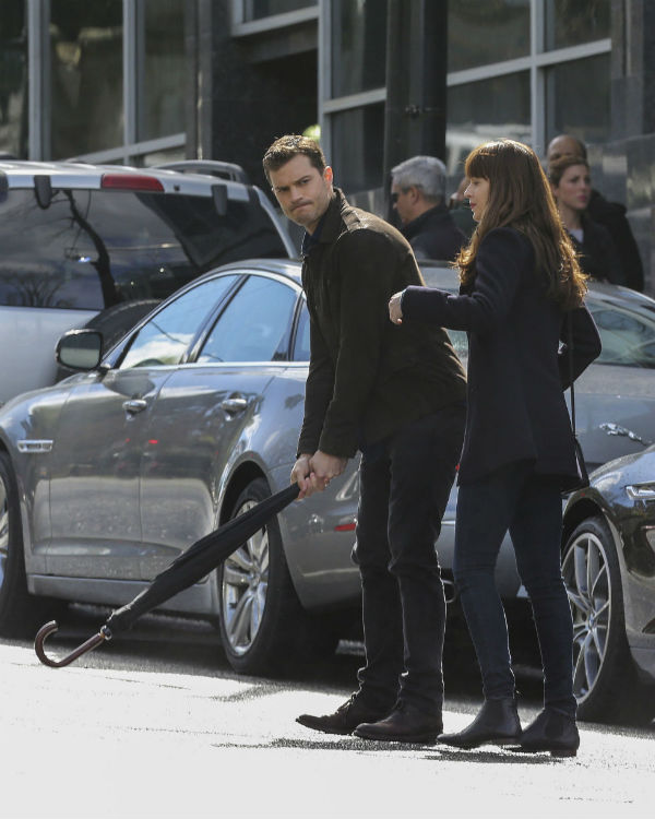 Cincuenta sombras más oscuras (2)