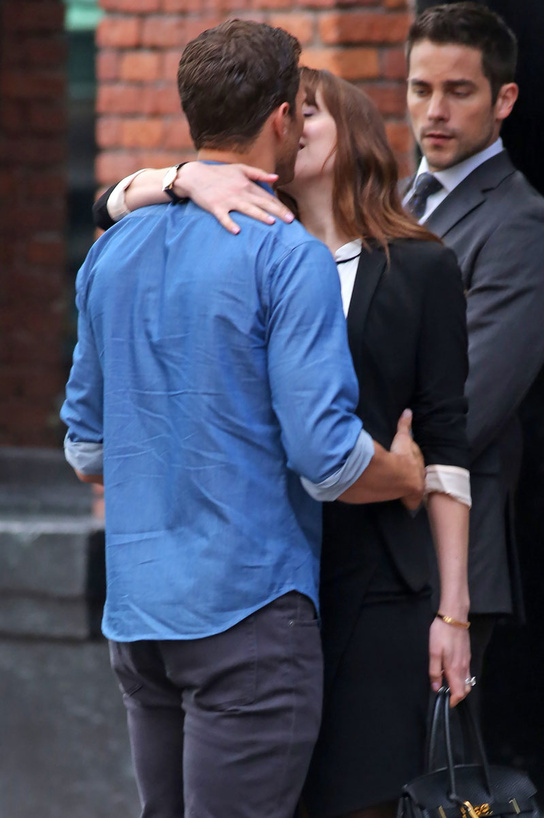 dakota_johnson_jamie_dornan_8100_544x