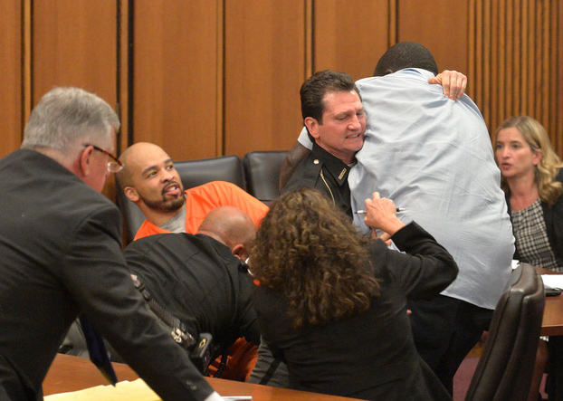 padre-se-lanza-asesino-hija-2