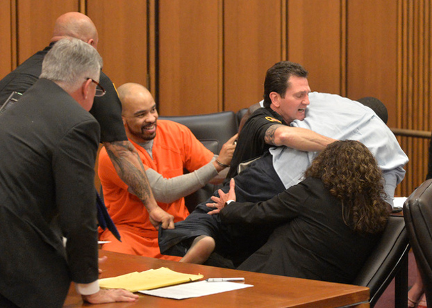 padre-se-lanza-asesino-hija-3