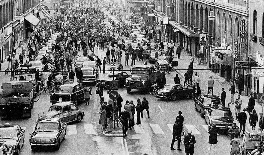 9. La 1ª mañana en Suecia tras cambiar el lado de conducir a la derecha, 1967