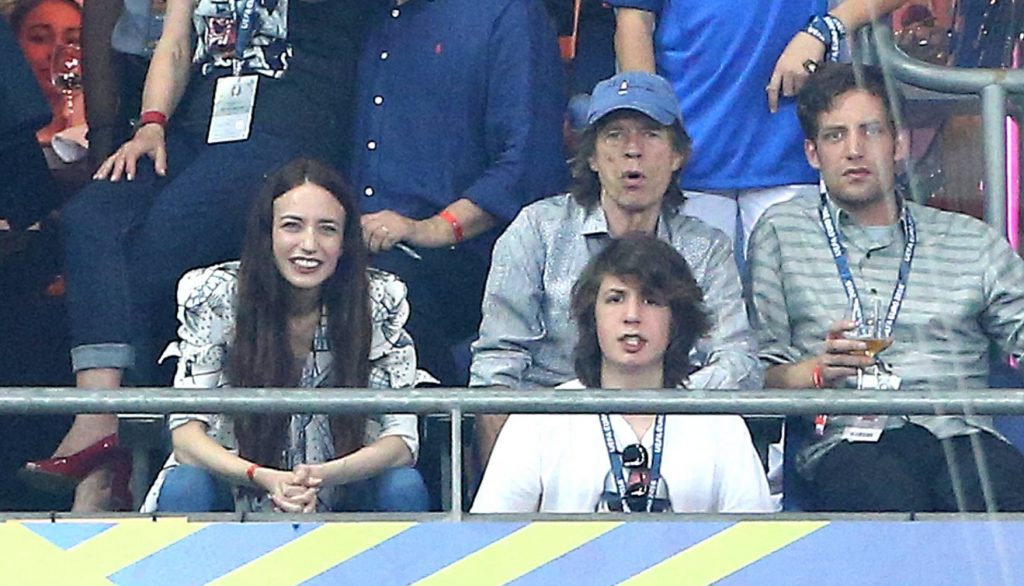 Mick Jagger juntos a sus hijos en uno de los partidos de la Euro Copa 2016