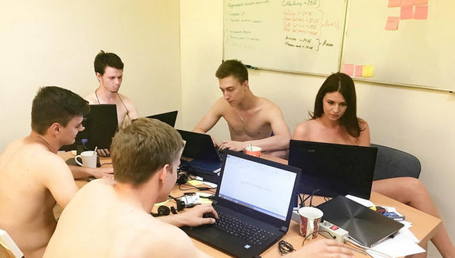 Trabajadores-bielorrusos-desnudos_MDSIMA20160629_0317_21