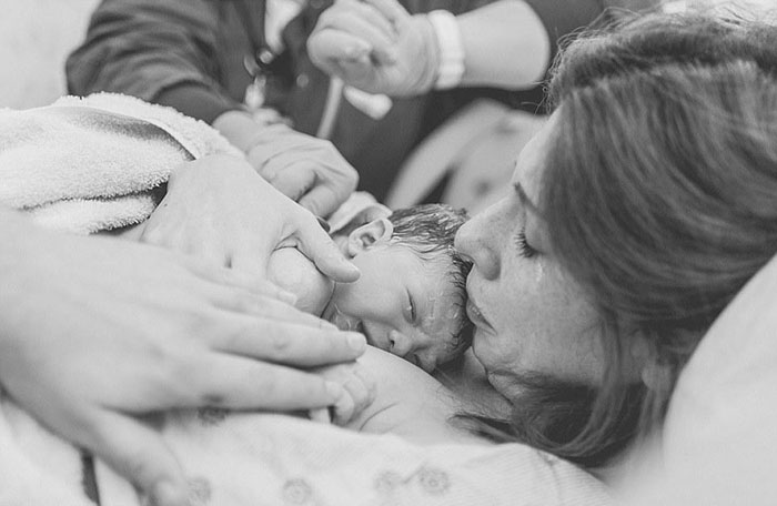 madre-fotografia-propio-parto-lisa-robinson-12