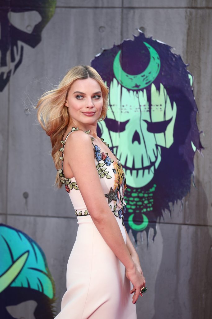 Australian actress Margot Robbie poses as she arrives to attend the European premiere of the film Suicide Squad in central London on August 3, 2016.  / AFP PHOTO / JUSTIN TALLIS