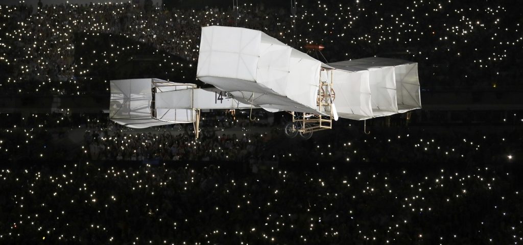 2016 Rio Olympics - Opening ceremony - Maracana - Rio de Janeiro, Brazil - 05/08/2016. Performers take part in the opening ceremony. REUTERS/Stefan Wermuth FOR EDITORIAL USE ONLY. NOT FOR SALE FOR MARKETING OR ADVERTISING CAMPAIGNS.
