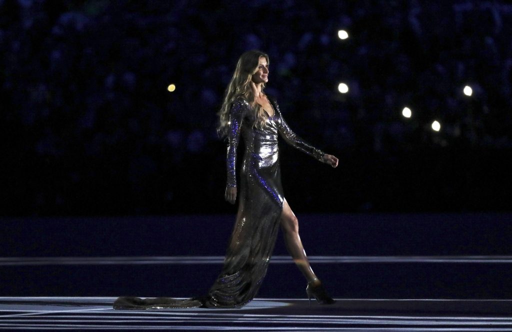 2016 Rio Olympics - Opening ceremony - Maracana - Rio de Janeiro, Brazil - 05/08/2016. Gisele Bundchen takes part in the opening ceremony. REUTERS/Stefan Wermuth FOR EDITORIAL USE ONLY. NOT FOR SALE FOR MARKETING OR ADVERTISING CAMPAIGNS.