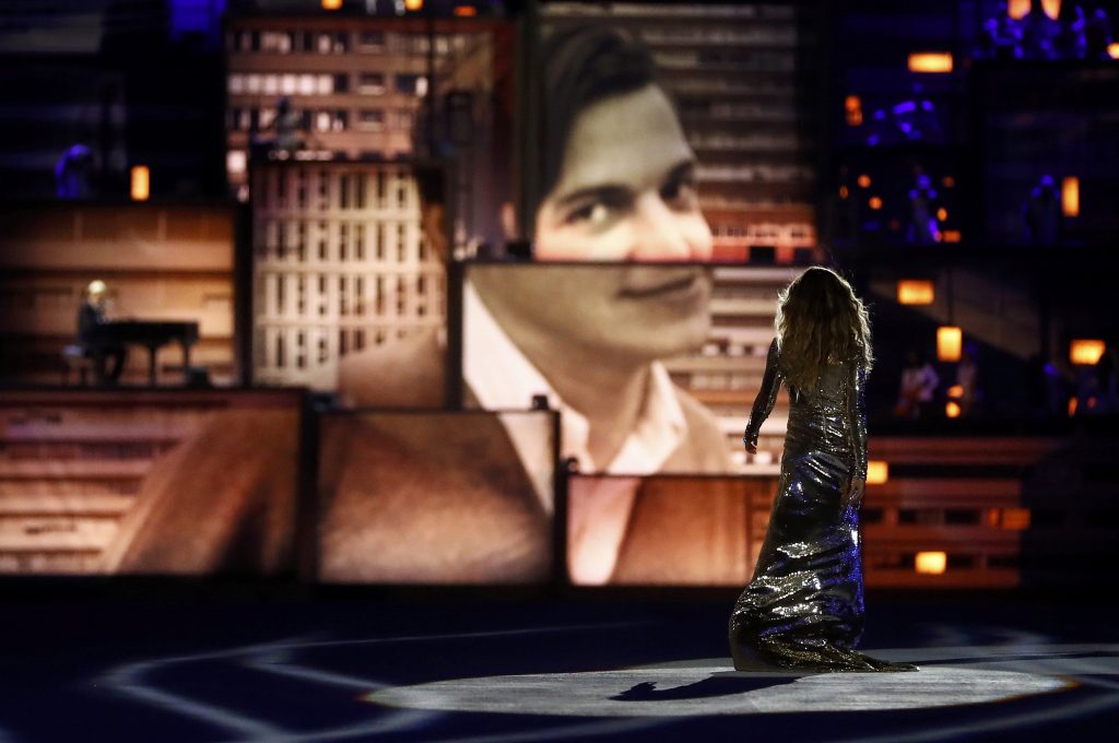 2016 Rio Olympics - Opening ceremony - Maracana - Rio de Janeiro, Brazil - 05/08/2016. Brazilian top model Gisele Bundchen takes part in the opening ceremony. REUTERS/Kai Pfaffenbach FOR EDITORIAL USE ONLY. NOT FOR SALE FOR MARKETING OR ADVERTISING CAMPAIGNS.