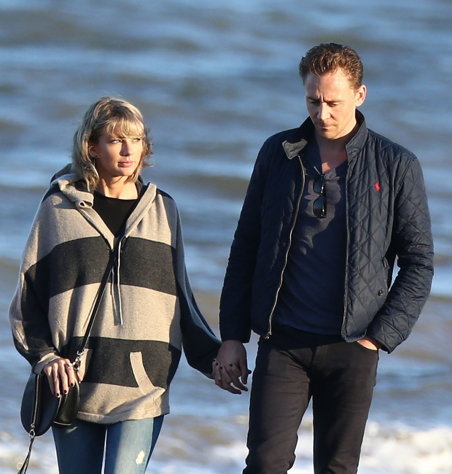 Picture Shows: Taylor Swift, Tom Hiddleston June 25, 2016 Taylor Swift and boyfriend Tom Hiddleston go for a romantic walk along the beach in the UK. The pair were joined by Tom's mum Diana Hiddleston for the stroll in the evening sunlight. The couple were on a whirlwind tour to visit the family in the UK. Exclusive WORLDWIDE RIGHTS Pictures by : FameFlynet UK ¿ 2016 Tel : +44 (0)20 3551 5049 Email : info@fameflynet.uk.com