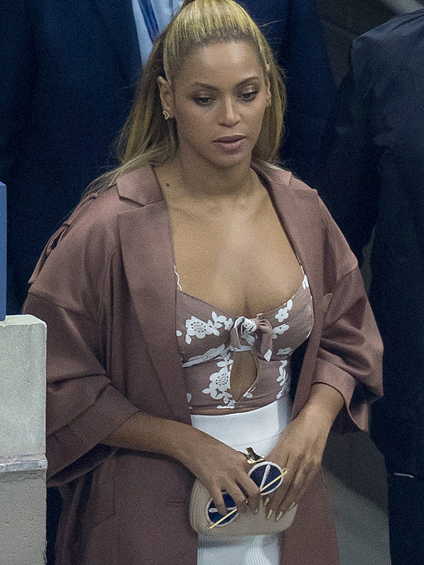 Jay Z and Beyonce attend the 2016 US Open at USTA Billie Jean King National Tennis Center in Queens, New York, USA, Pictured: Jay Z and Beyonce Ref: SPL1344877 020916 Picture by: Splash News Splash News and Pictures Los Angeles:310-821-2666 New York:212-619-2666 London:870-934-2666 photodesk@splashnews.com 