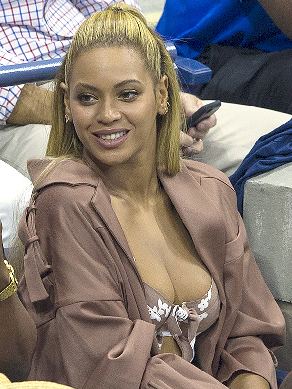 Jay Z and Beyonc�ttend the evening session of the US Open US day 4 in support of Serena Williams as she played against Vania King, in Flushing, NY on September 1st, 2016. The couple sat with Serena Williams family and friends in her private box. The match was played on Arthur Ashe Stadium at the The USTA Billie Jean King National Tennis Center in the borough of Queens, New York. Pictured: Jay Z, Beyonc�B>Ref: SPL1329087 020916 Picture by: Anthony J. Causi / Splash News Splash News and Pictures Los Angeles:310-821-2666 New York:212-619-2666 London:870-934-2666 photodesk@splashnews.com 