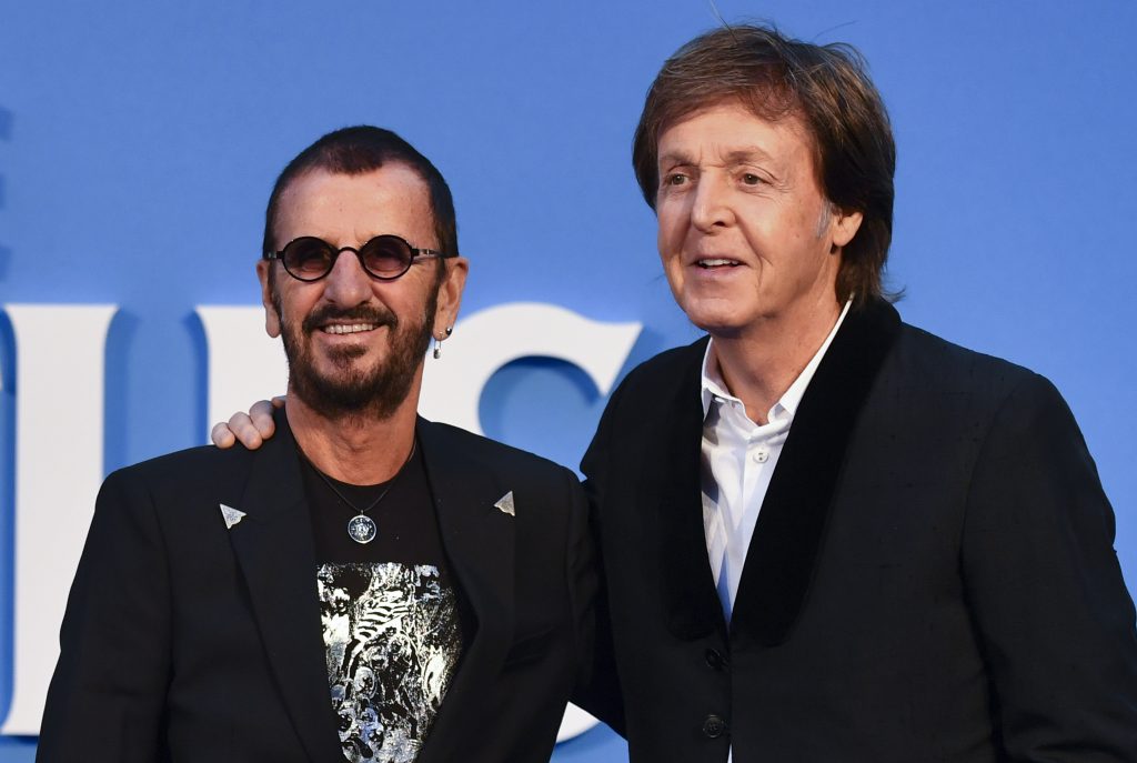 British singer-songwriter Paul McCartney (R) and muscian Ringo Starr (L) of legendary rock-band The Beatles pose arriving on the carpet to attend a special screening of the film "The Beatles Eight Days A Week: The Touring Years" in London on September 15, 2016. / AFP PHOTO / Ben STANSALL