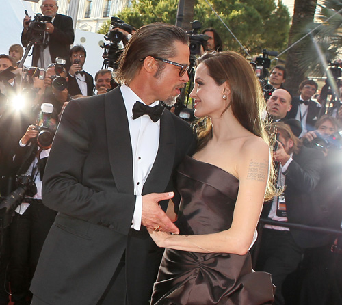 brad-pitt-angelina-jolie-cannes-kiss