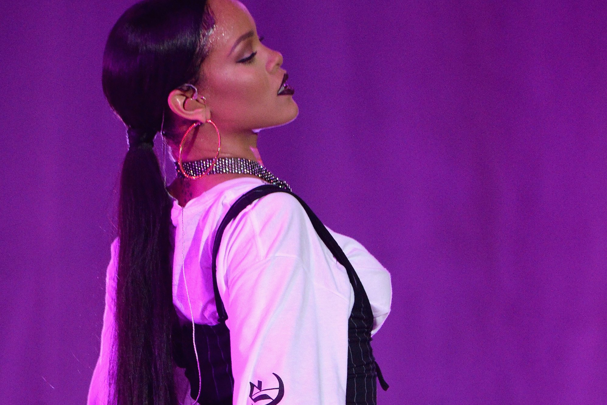 rihanna_gcfestival_2016-jpg__1997x1331_q85_crop_subsampling-2_upscale-1