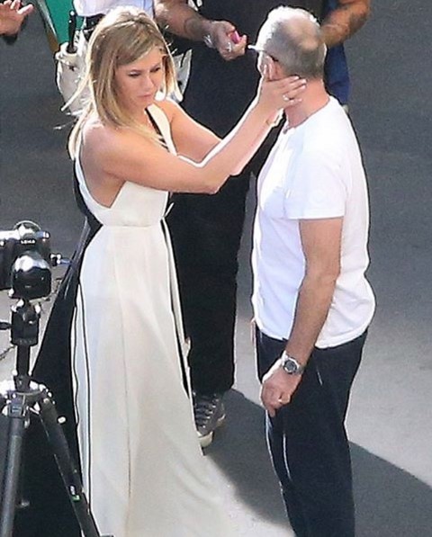 jennifer-aniston-on-st-of-a-smart-water-photoshoot-in-los-angeles2