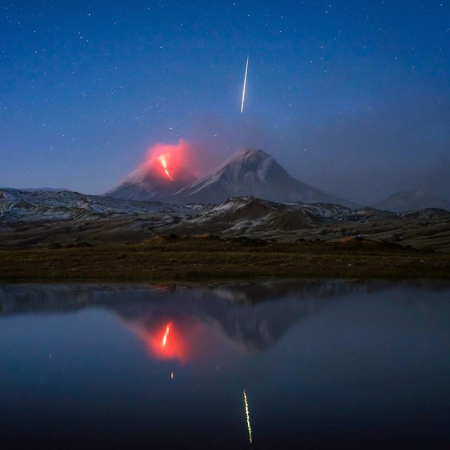 i-captured-an-erupting-volcano-and-accidentally-got-a-perfectly-aligned-meteor-as-bonus-582c5094f192c__880