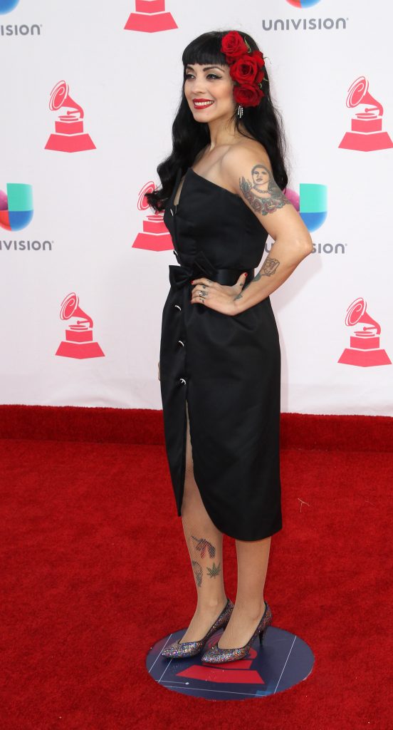 Mon Laferte arrives for the 17th Annual Latin Grammy Awards on November 17, 2016, in Las Vegas, Nevada. / AFP PHOTO / Tommaso Boddi