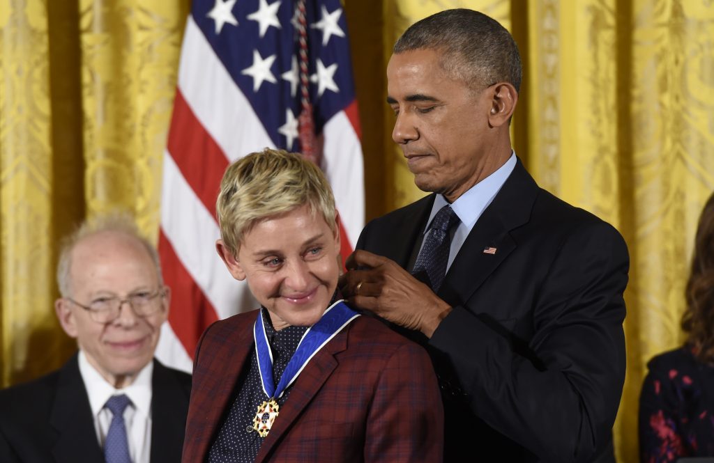 US President Barack Obama presents actress and comedian Ellen DeGeneres with the Presidential Medal of Freedom, the nation's highest civilian honor, during a ceremony honoring 21 recipients, in the East Room of the White House in Washington, DC, November 22, 2016. / AFP PHOTO / SAUL LOEB