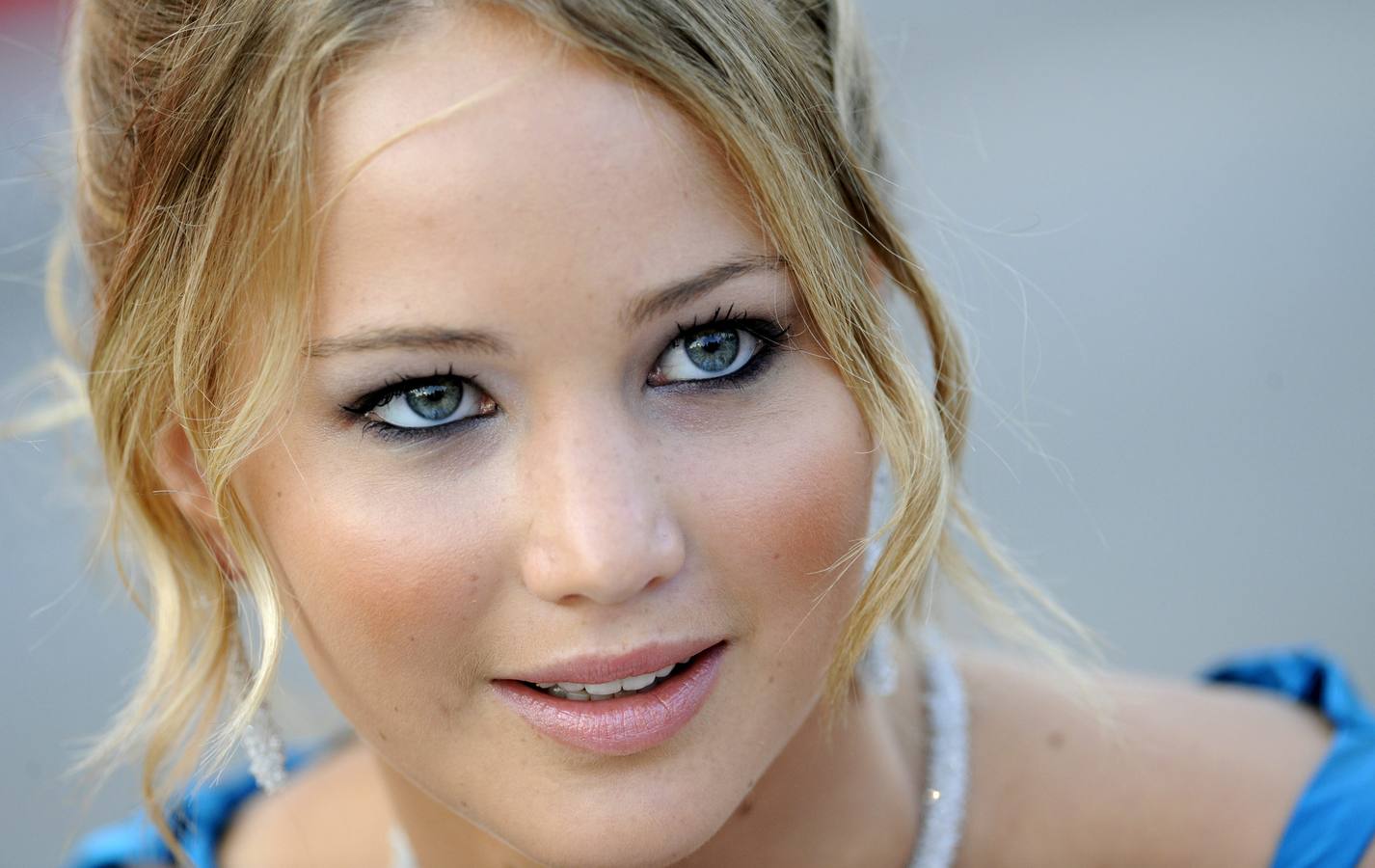 US actress  Jennifer Lawrence poses before the screening of the movie "The Burning Plain" directed by Mexican Guillermo Arriaga during the 65th Venice International Film Festival at Venice Lido, on August 29, 2008. "The Burning Plain" is presented in competition for the Golden Lion Award.  AFP PHOTO / DAMIEN MEYER