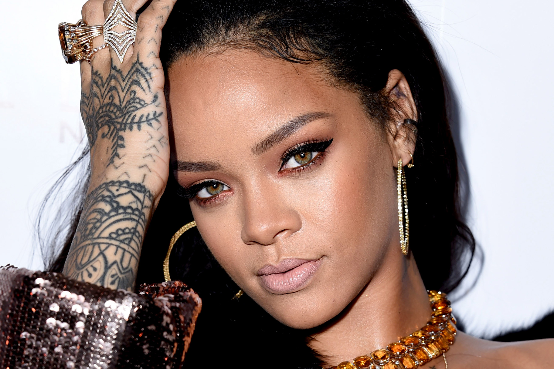 dish-012315-rihanna