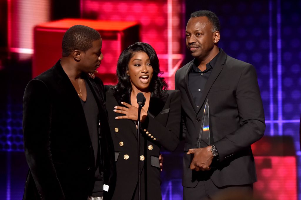 cardi b american music awards 2018